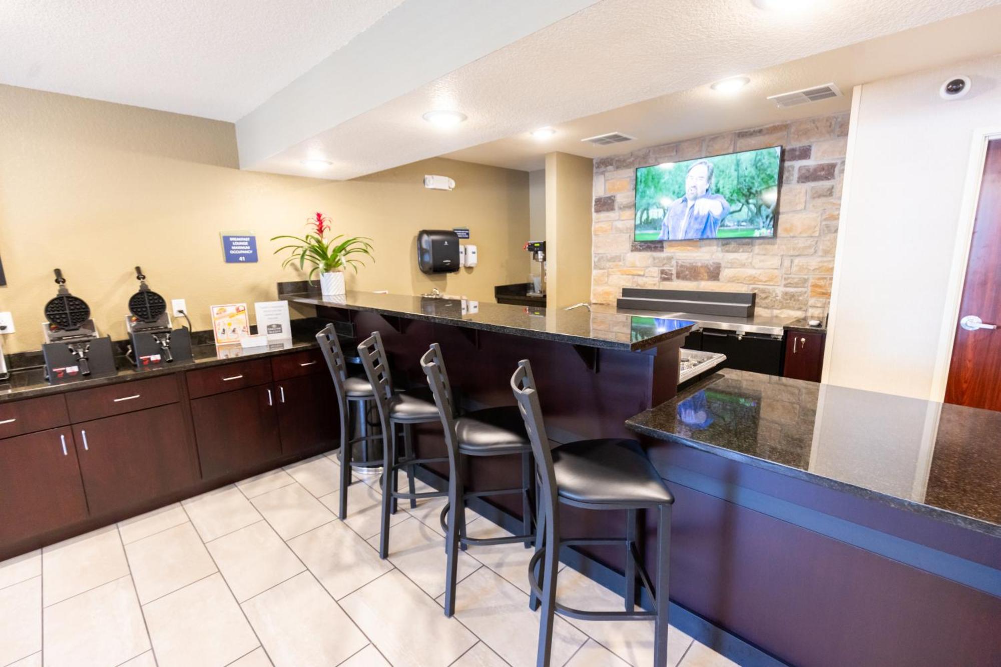 Cobblestone Inn & Suites - Winters Экстерьер фото