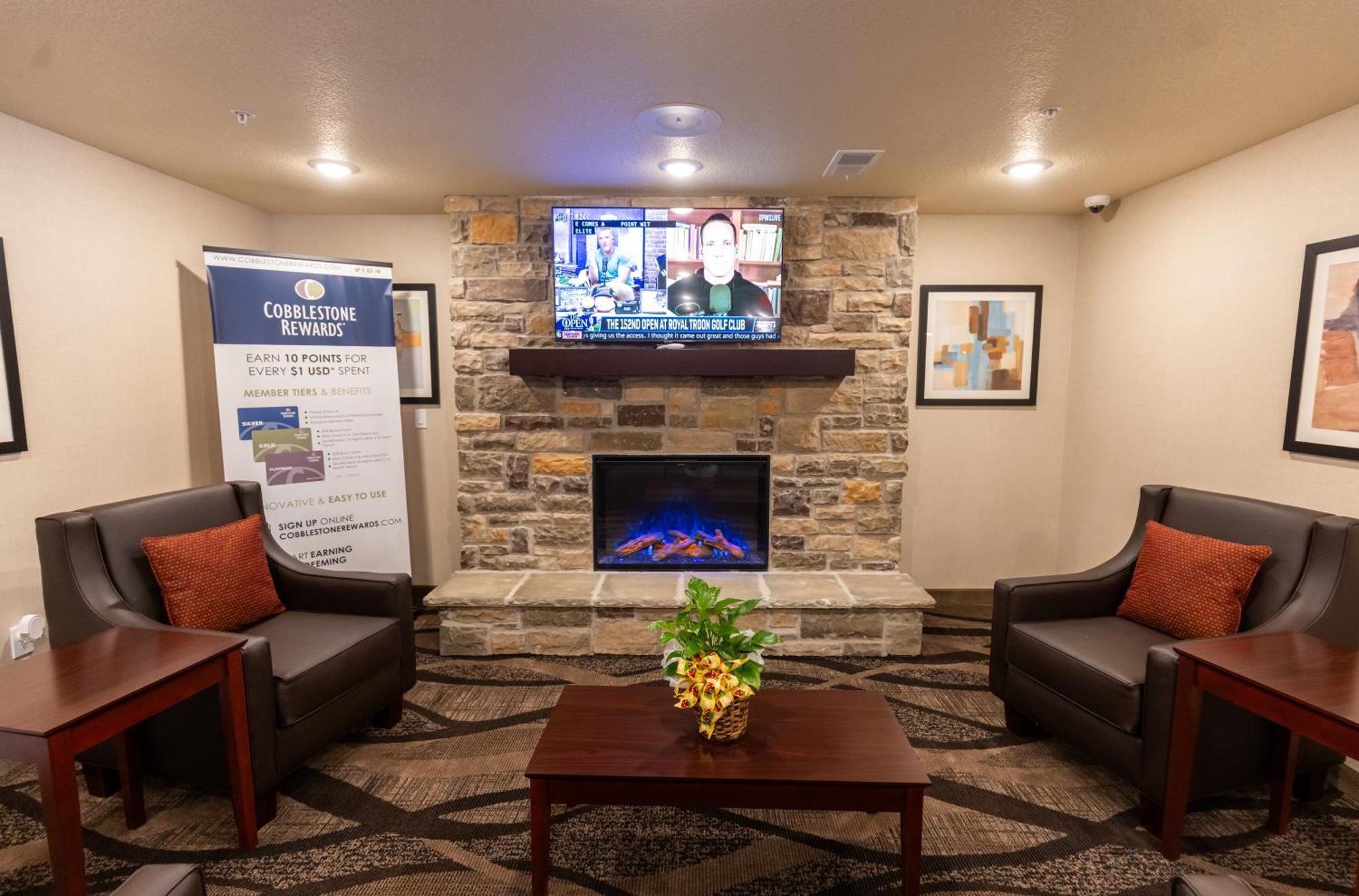 Cobblestone Inn & Suites - Winters Экстерьер фото