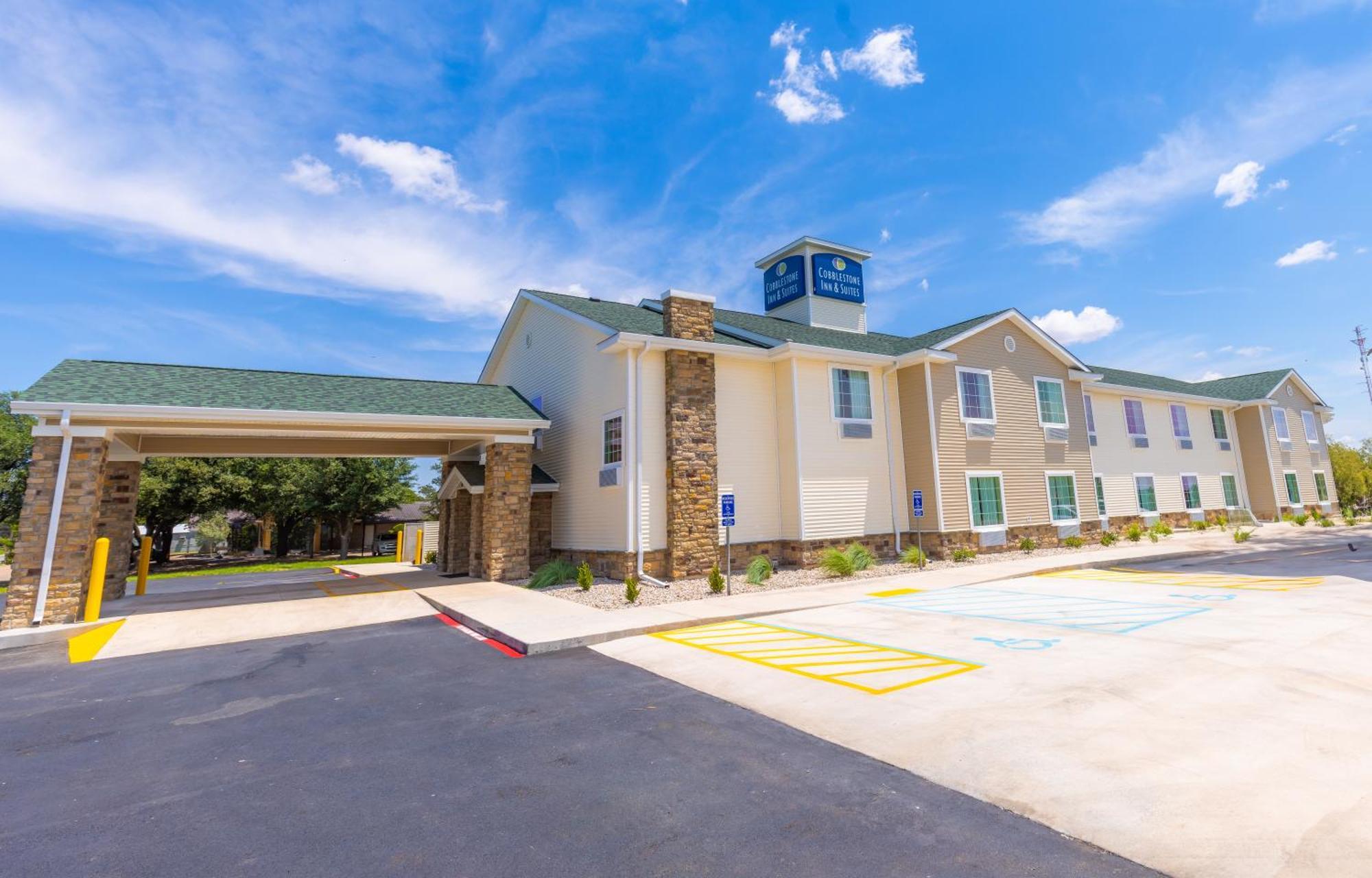 Cobblestone Inn & Suites - Winters Экстерьер фото