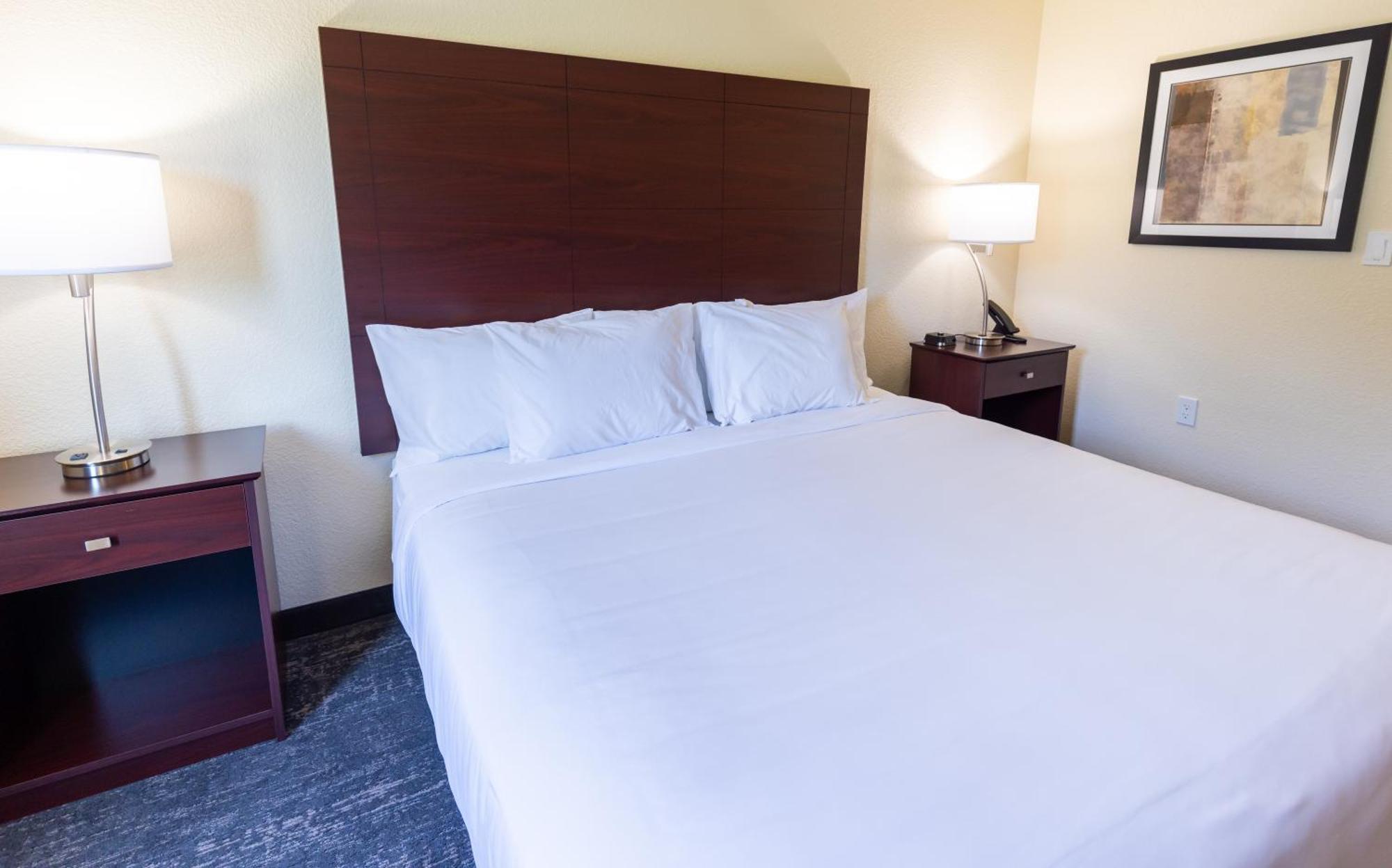 Cobblestone Inn & Suites - Winters Экстерьер фото