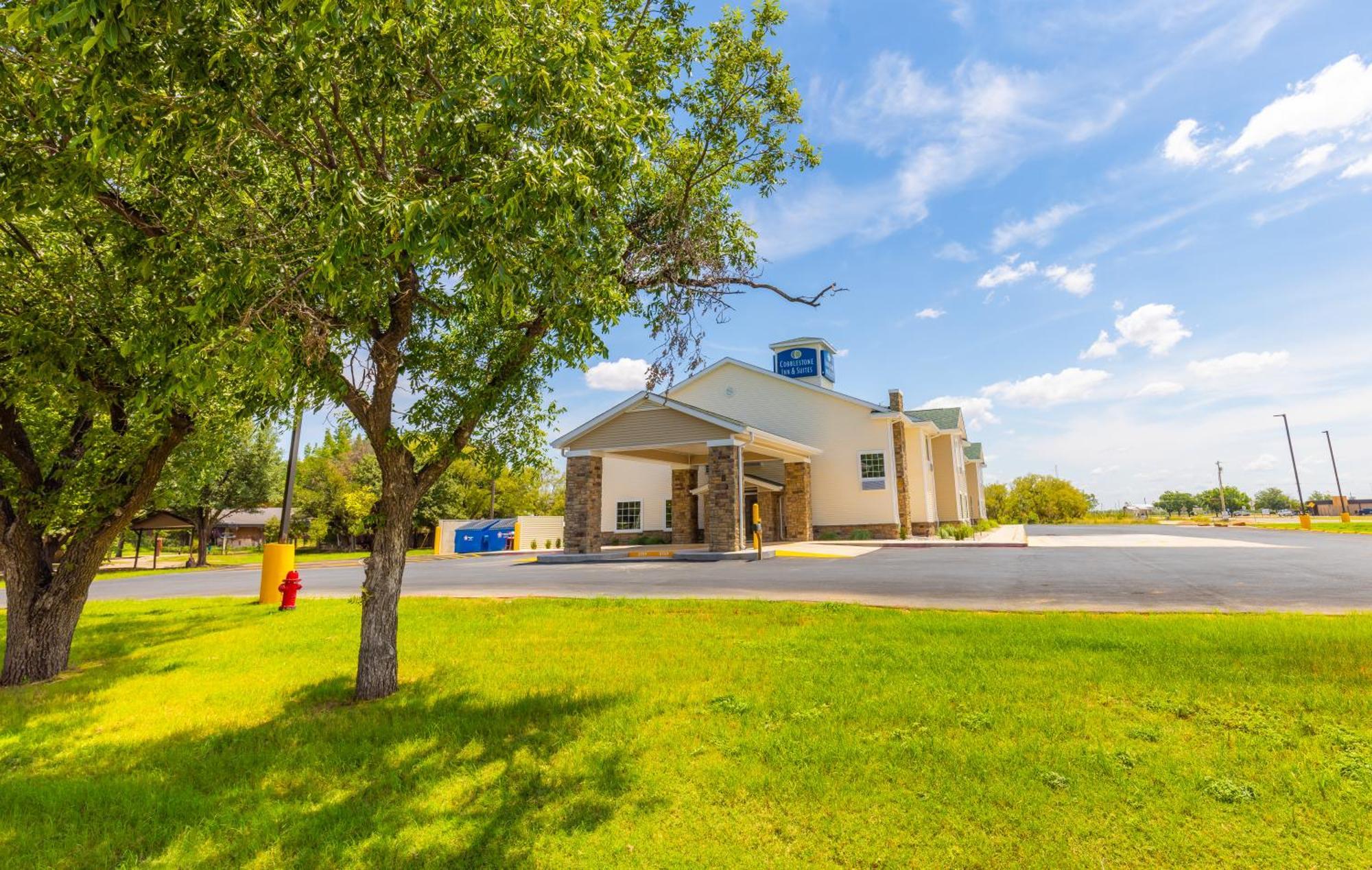 Cobblestone Inn & Suites - Winters Экстерьер фото