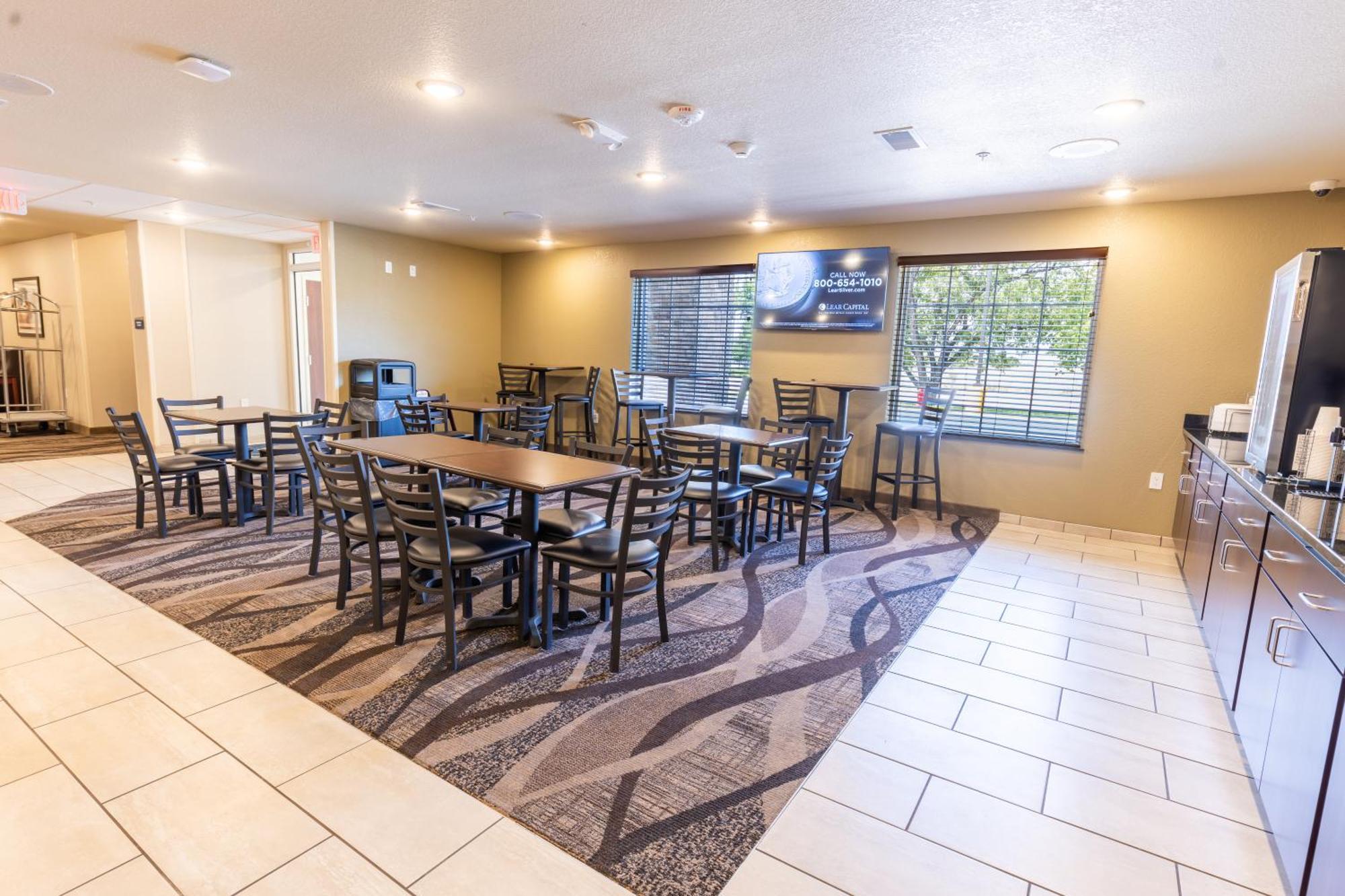 Cobblestone Inn & Suites - Winters Экстерьер фото