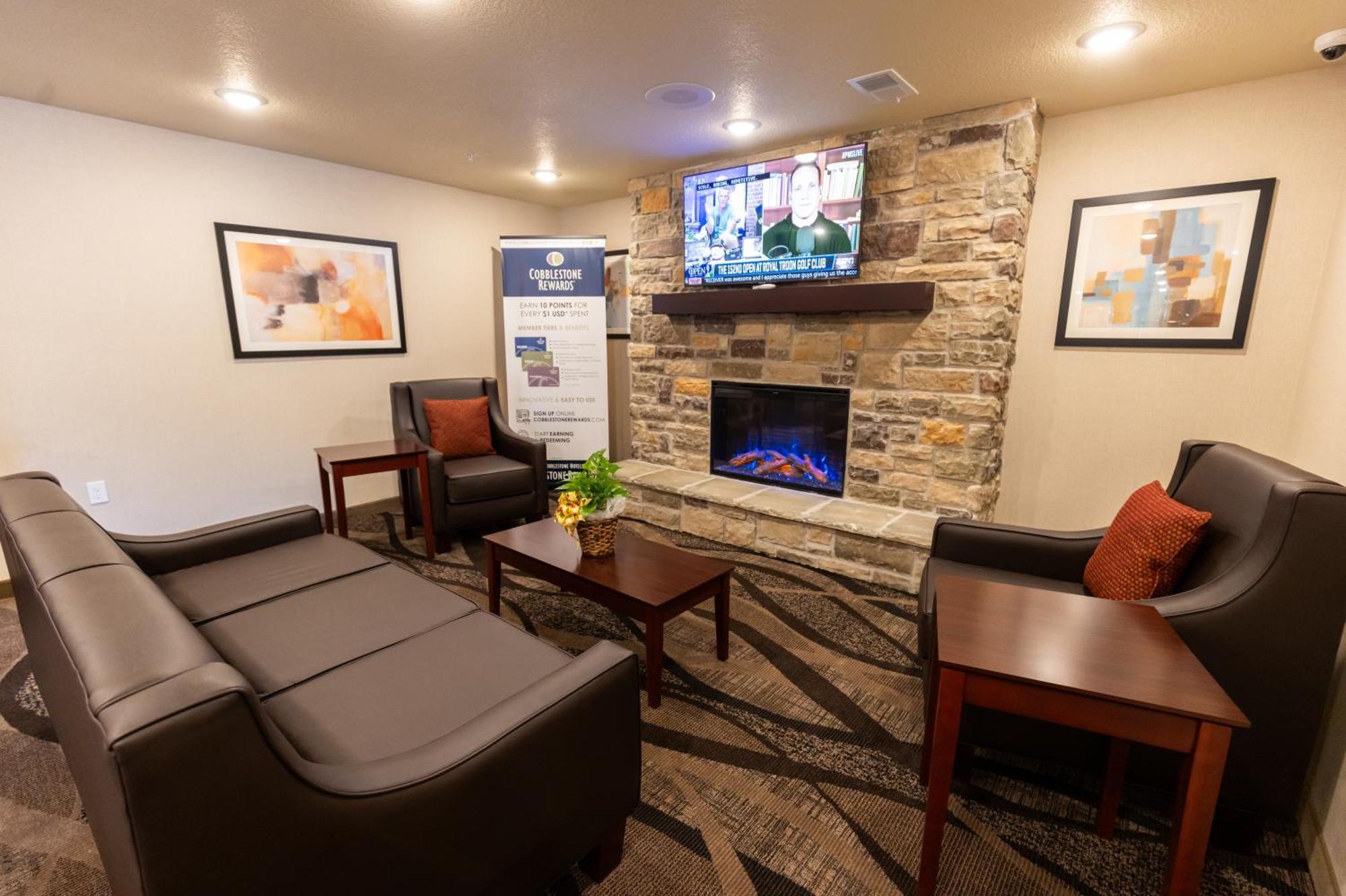 Cobblestone Inn & Suites - Winters Экстерьер фото